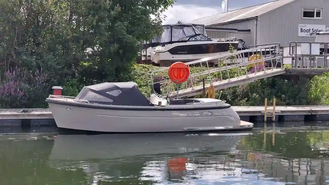 2023 Primeur 715 Tender