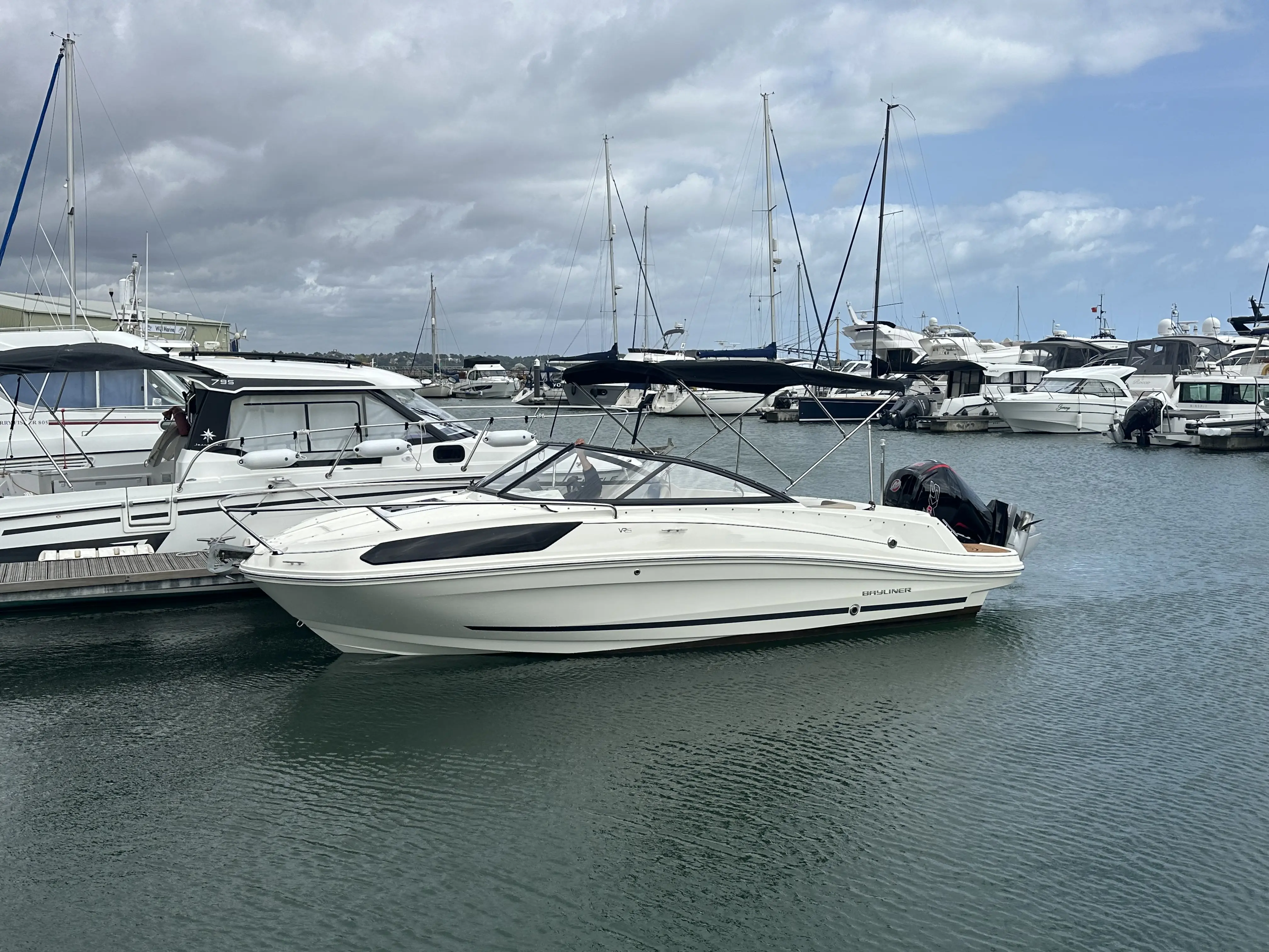2022 Bayliner Vr5