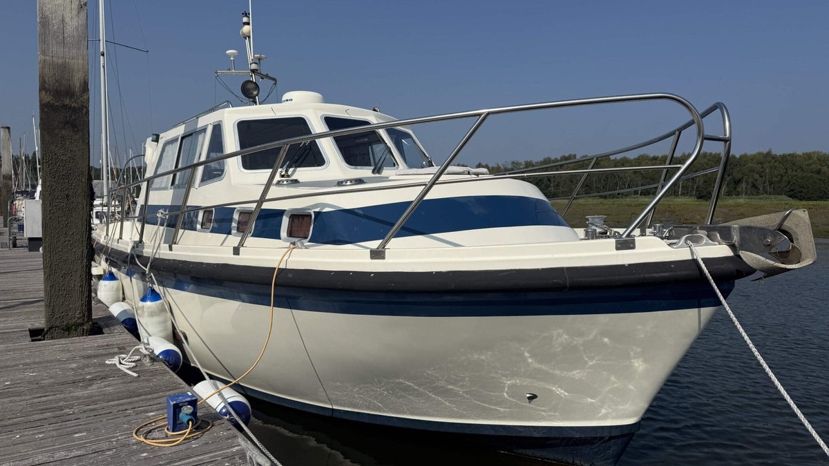 1990 Aquastar Ocean Ranger 33