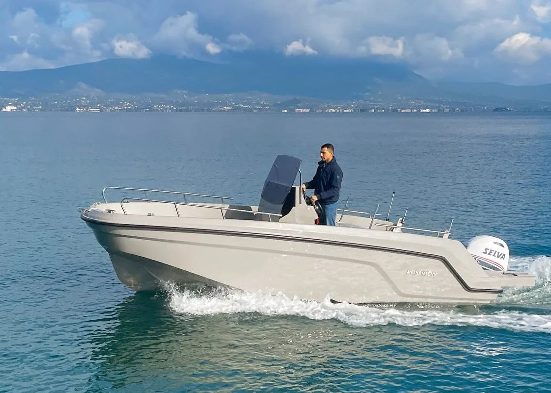 Poseidon Blu Water 210 + Honda Outboard