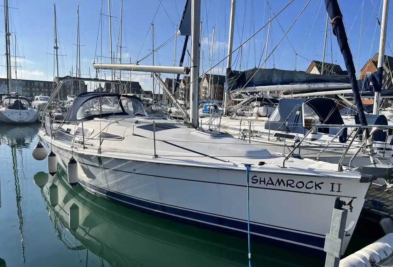 2005 Hunter Legend 33