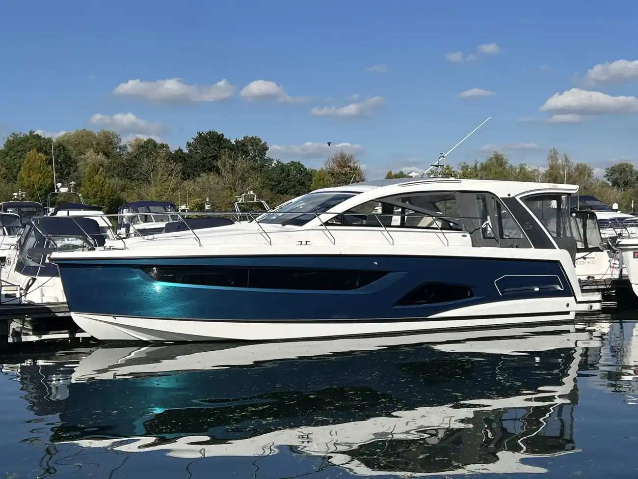 2023 Sealine S390