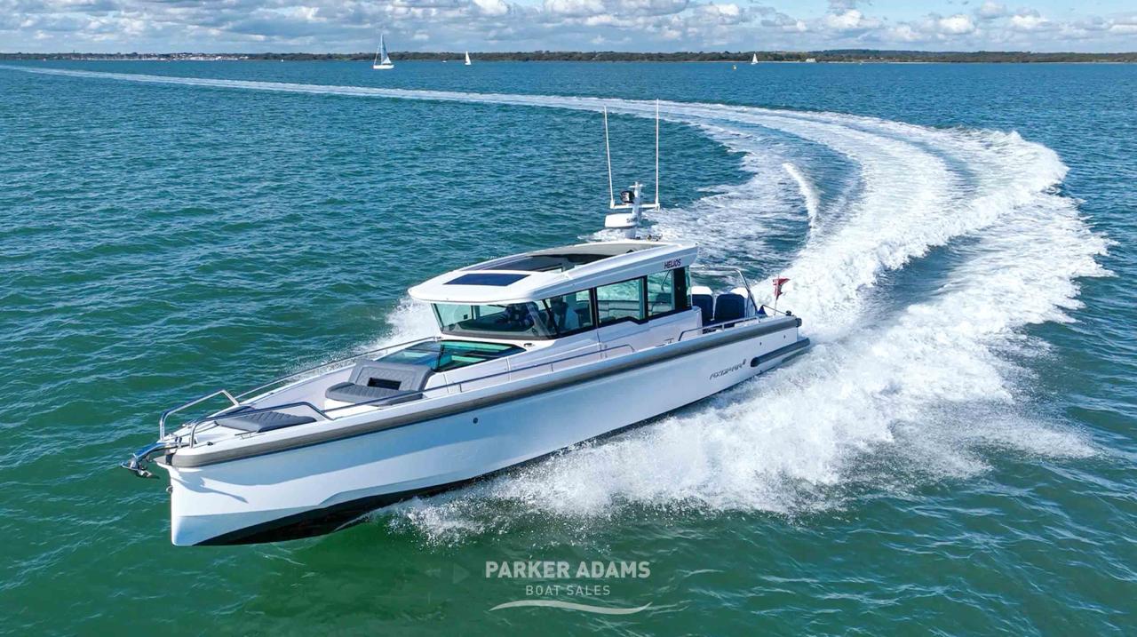 2021 Axopar 37 XC Cross Cabin
