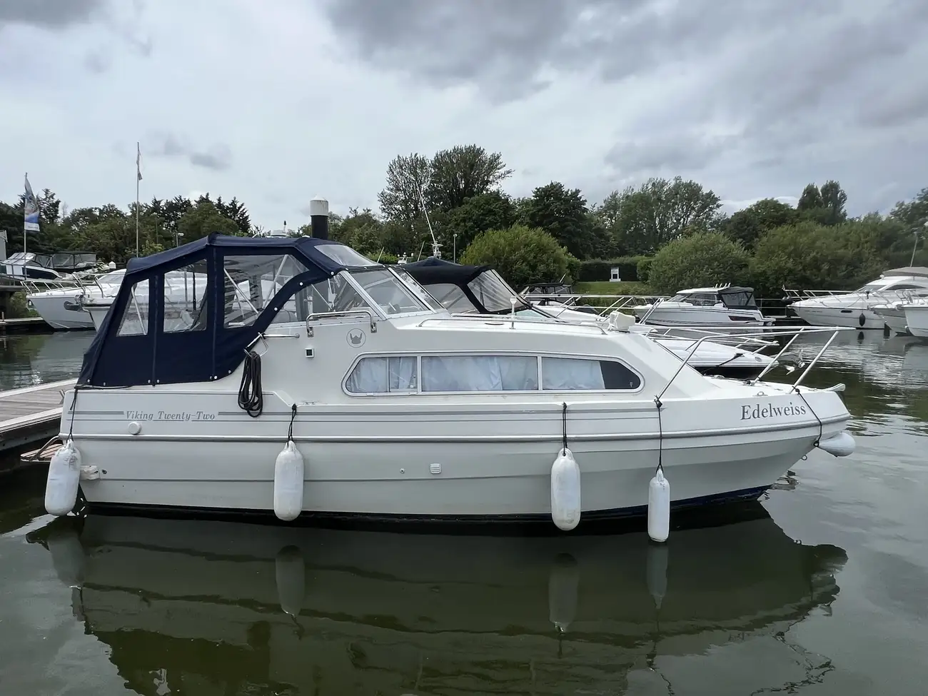 2003 Viking 22 Wide Beam