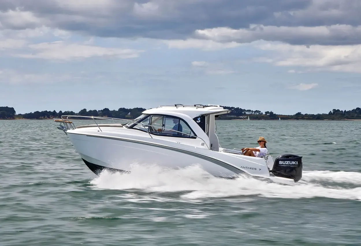 2024 Beneteau Antares 7