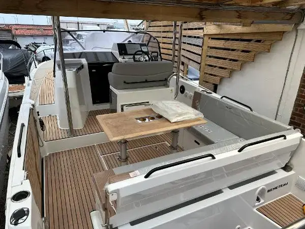 2023 Beneteau Flyer 9 Sundeck