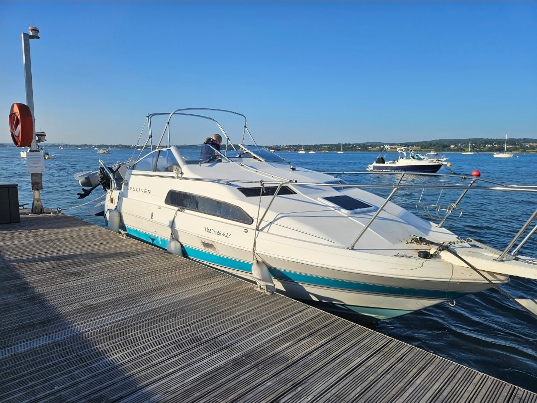 Bayliner Ciera 2655 – 26ft Cruiser – 5.0L V8 Mercruiser – SBS Trailer Included. Boat.