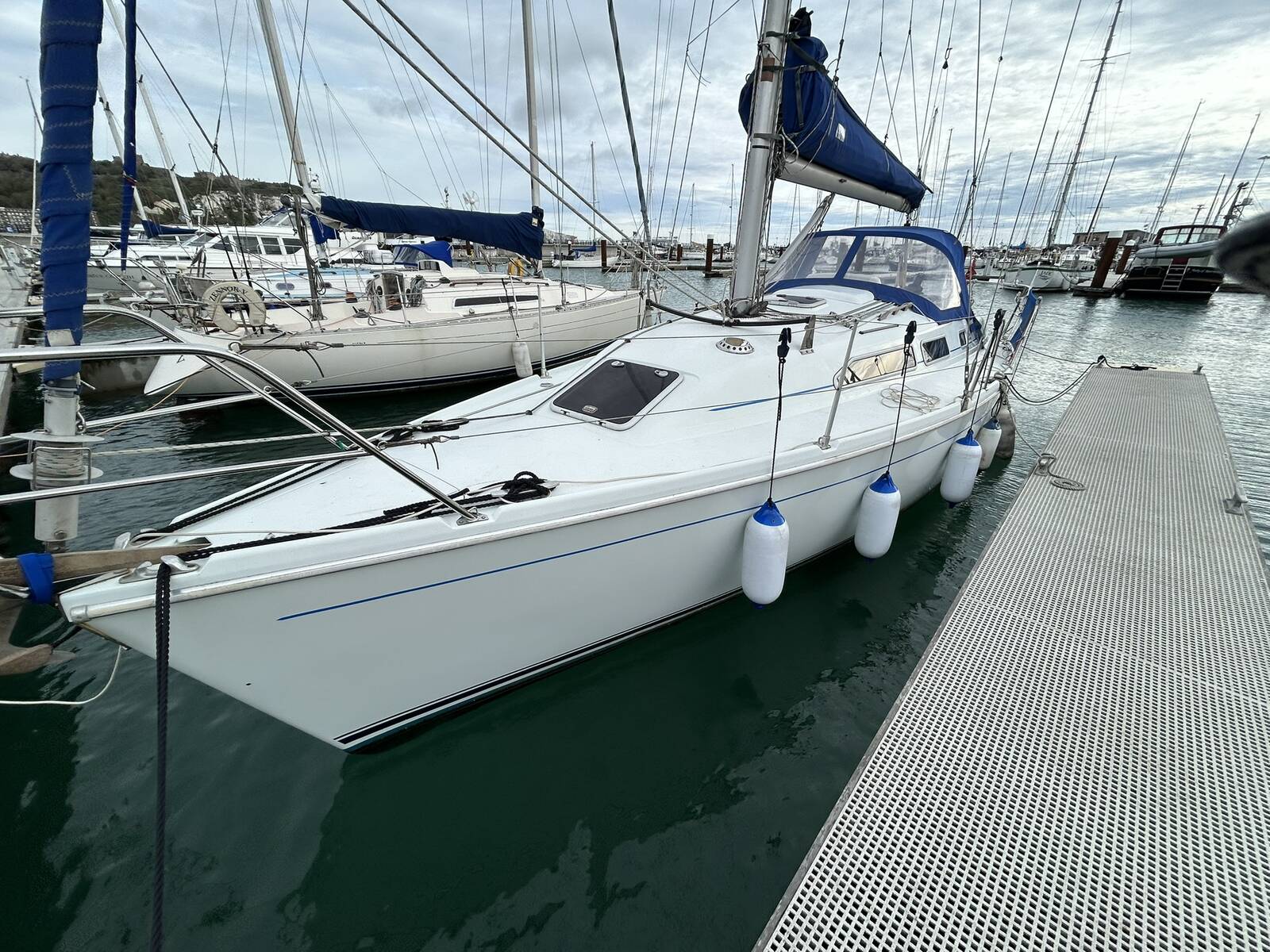 2002 Hunter Channel 31