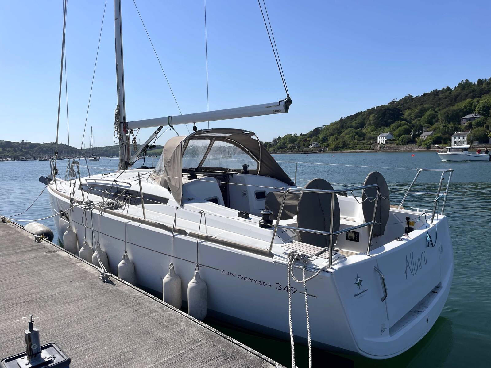 2015 Jeanneau Sun Odyssey 349