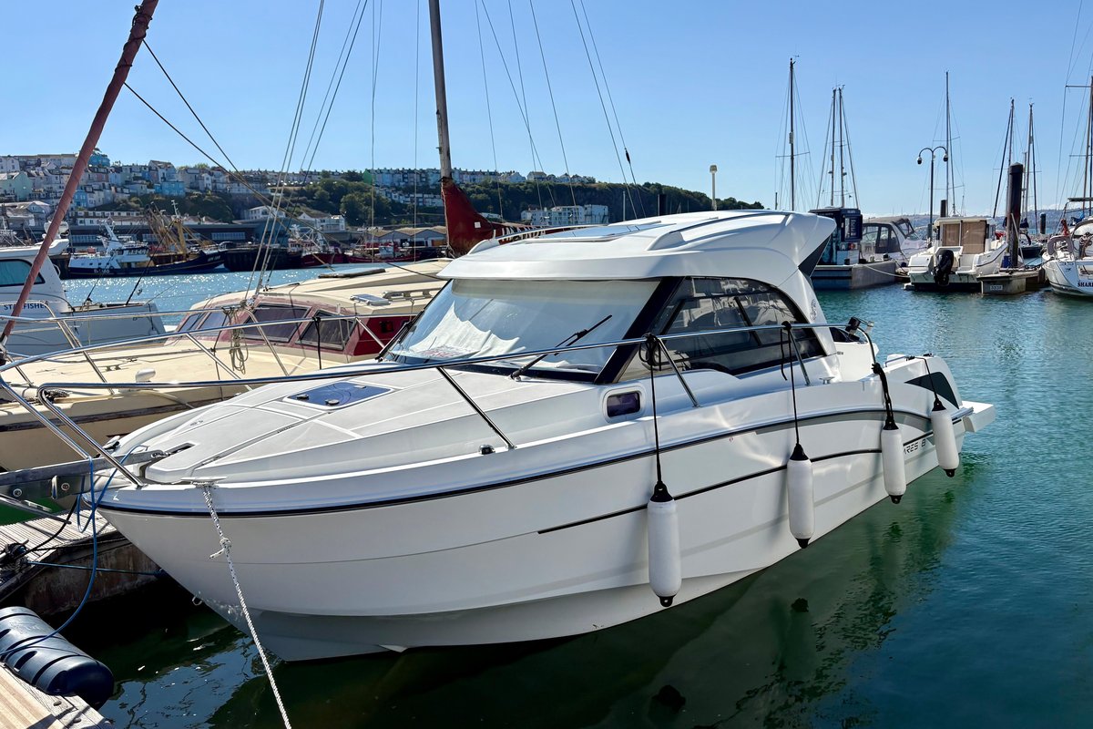 2018 Beneteau Antares 8
