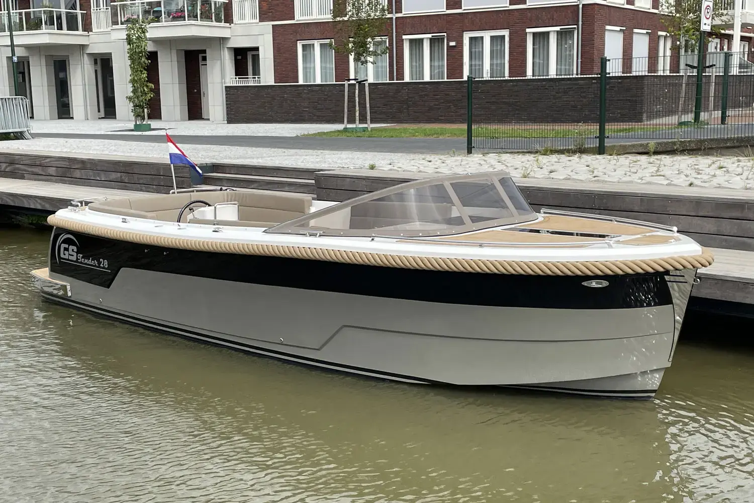 2025 GS Tender 28