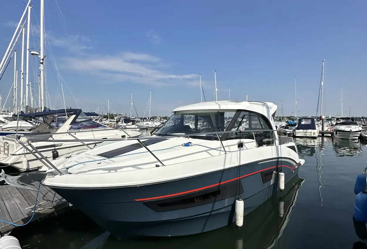 2018 Beneteau Antares 9