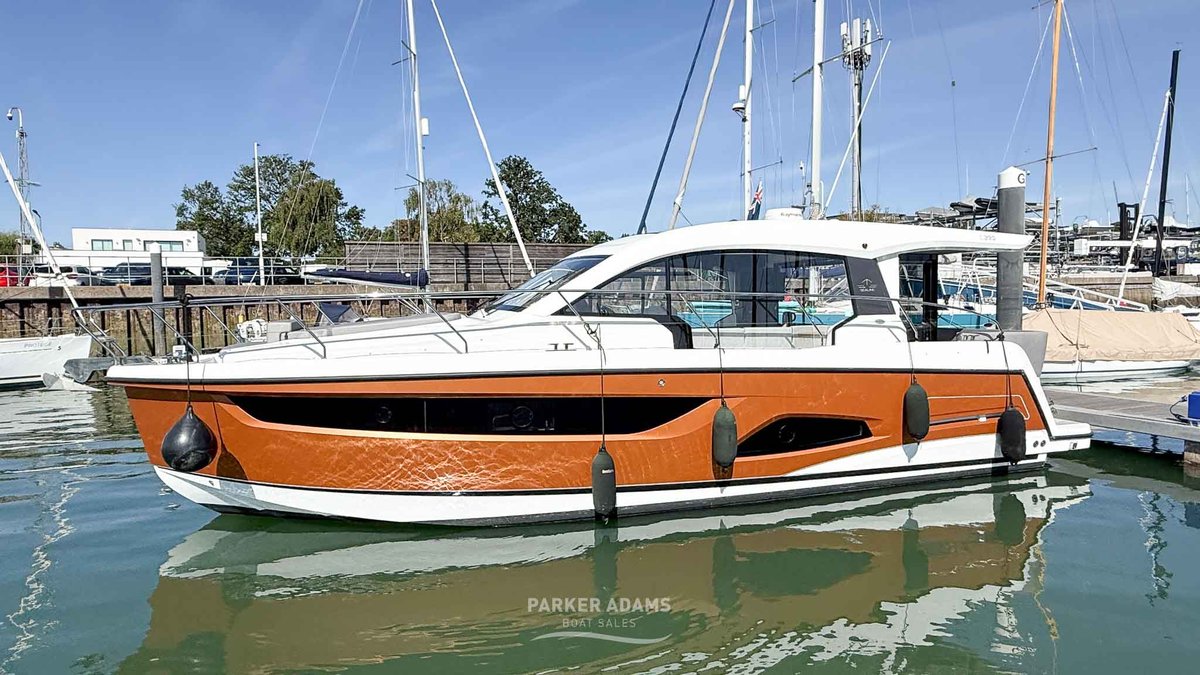 2024 Sealine C390