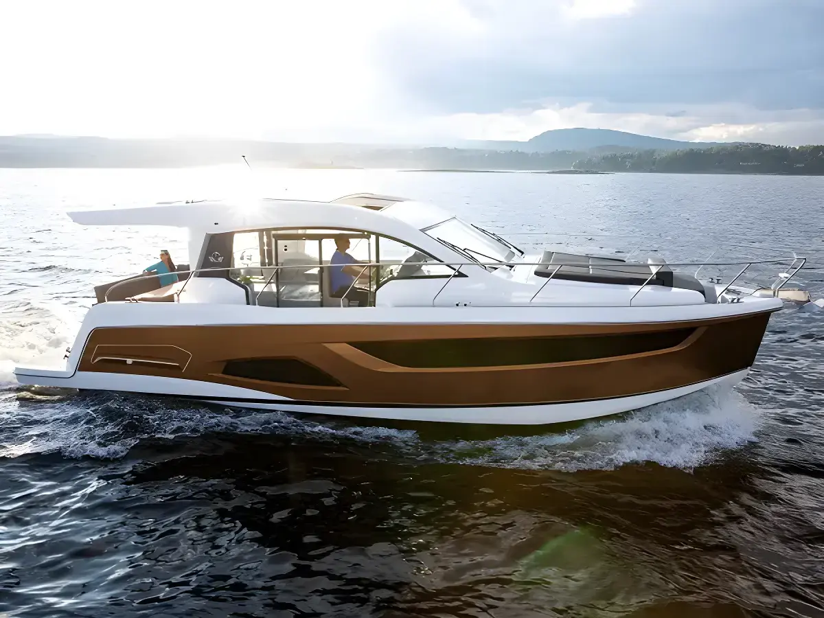 2027 Sealine C390